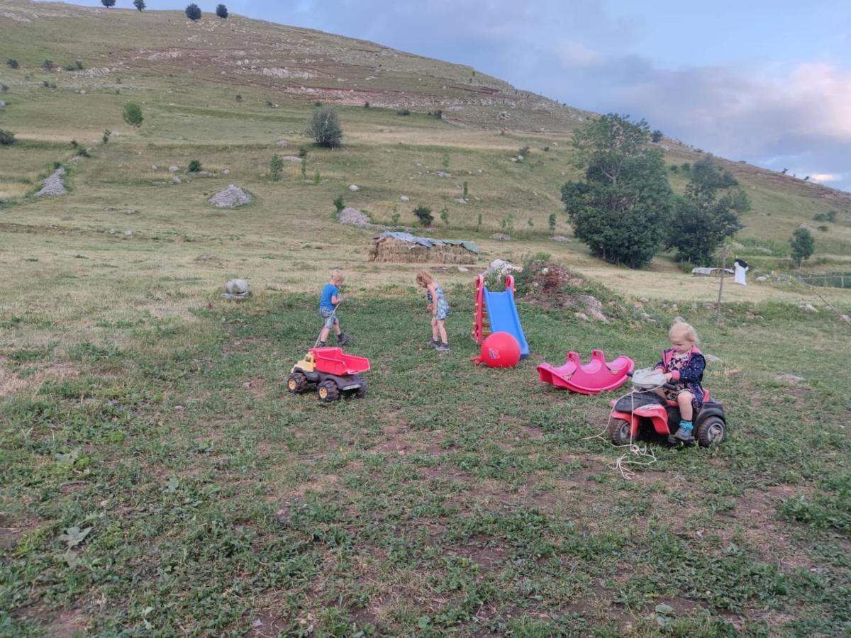 Na Krovu Svijeta Gornji Lukomir Экстерьер фото